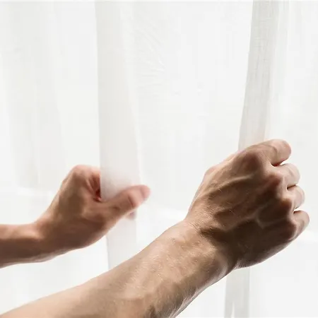 Szálloda Ogcity, Est Valence