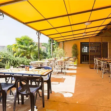 Szálloda Ogcity, Est