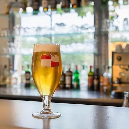 Szálloda Ogcity, Est *