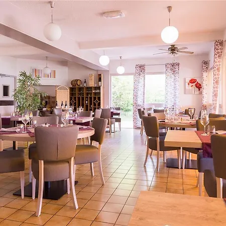 Szálloda Ogcity, Est *